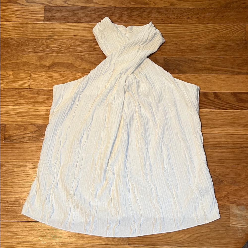 Chiquease Solid Criss Cross Halter
Blouse size large - Picture 3 of 9